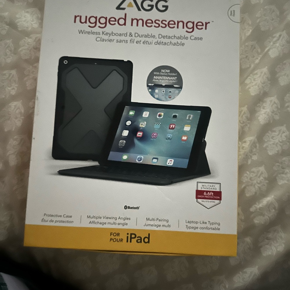 Rugged Messenger Wireless Keyboard Case for iPad - Black